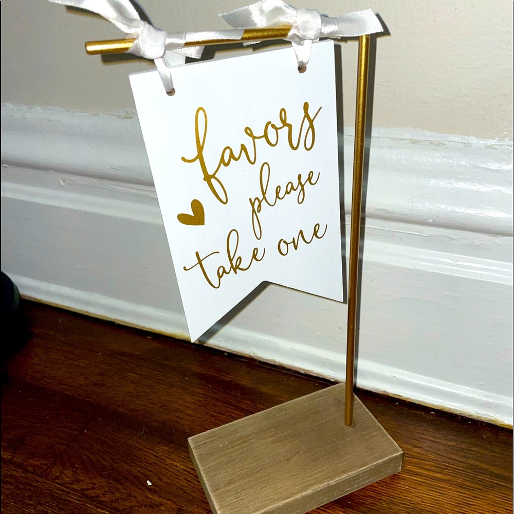 “FAVORS-PLEASE TAKE ONE”Small wood white/gold sign